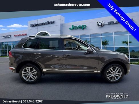 Used 2016 Volkswagen Touareg Sport AWD/4WD image 8