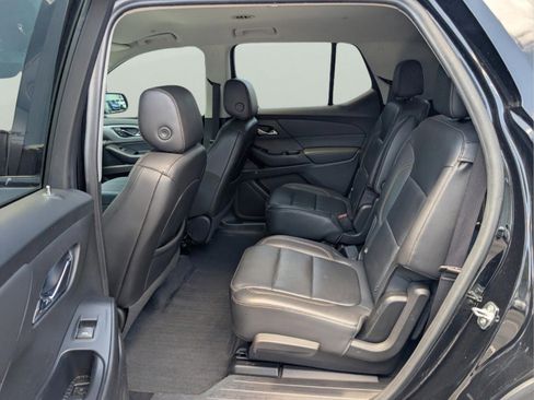 Used 2021 Chevrolet Traverse RS FWD image 12