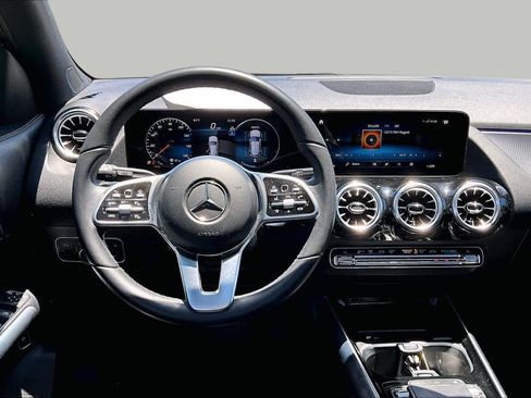 Used 2023 Mercedes-Benz GLA 250 4MATIC w/ Premium Package image 6