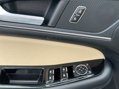 Used 2020 Ford Edge SEL w/ Convenience Package image 18