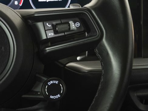 Used 2024 Porsche Cayenne image 22