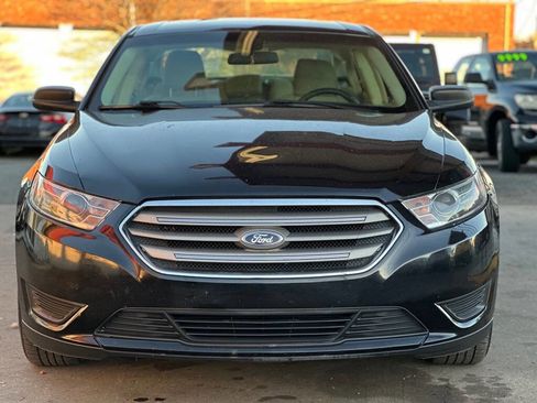 Used 2016 Ford Taurus SE image 2