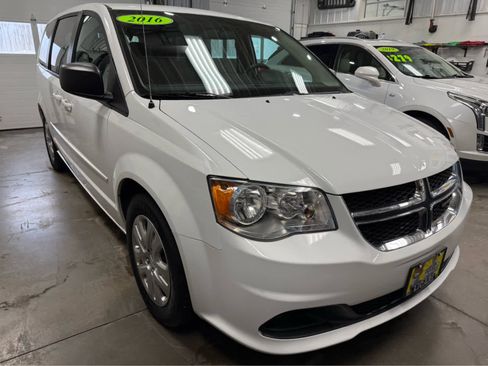 Used 2016 Dodge Grand Caravan SE w/ Quick Order Package 29E SE image 3