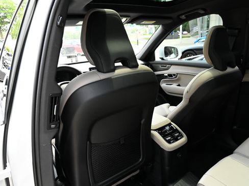 Used 2025 Volvo XC90 T8 Ultra w/ Protection Package Premier AWD/4WD image 37
