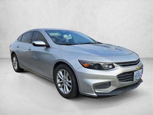 Used 2018 Chevrolet Malibu LT FWD image 3