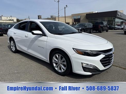 Used 2025 Chevrolet Malibu LT FWD image 2