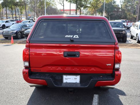Used 2018 Toyota Tacoma TRD Off-Road w/ TRD Premium Off Road Package image 8