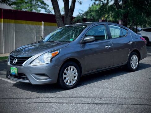 Used 2019 Nissan Versa SV FWD image 3
