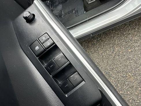 Used 2023 Toyota Highlander XLE AWD/4WD image 27