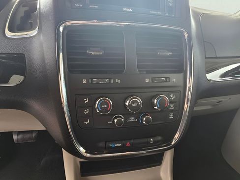 Used 2020 Dodge Grand Caravan SXT image 68