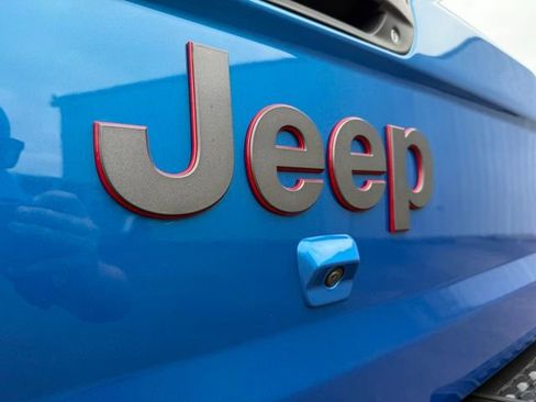Used 2022 Jeep Gladiator Rubicon w/ LED Lighting Group AWD/4WD image 6