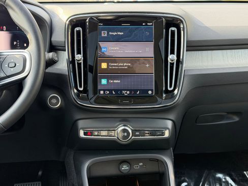 Certified 2025 Volvo XC40 B5 Plus image 15