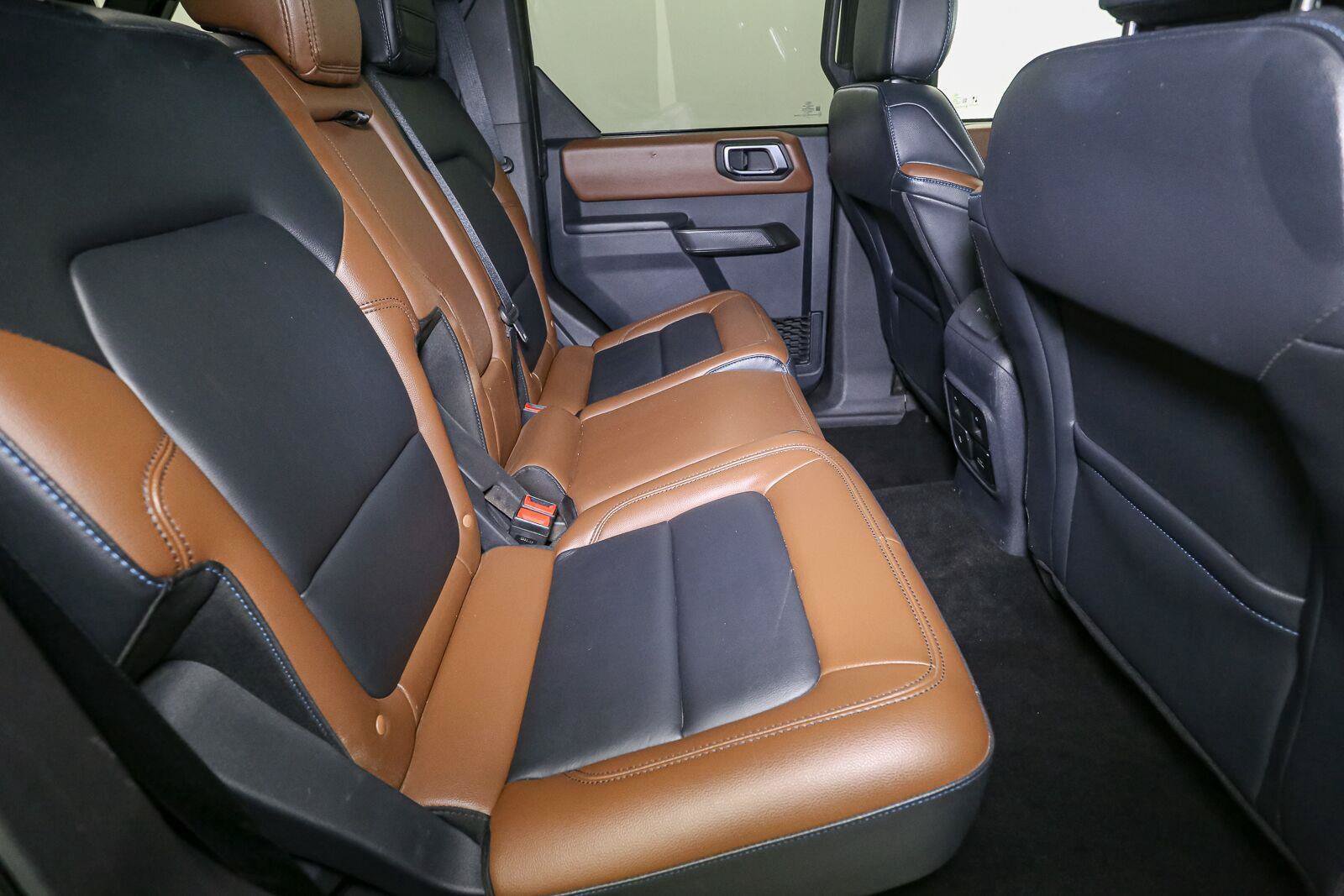 Used 2024 Ford Bronco Outer Banks AWD/4WD image 19
