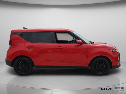 Certified 2022 Kia Soul LX FWD image 4