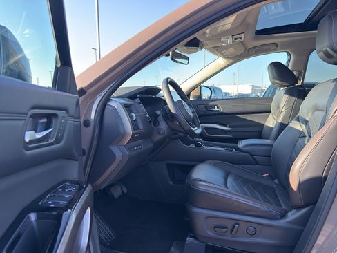 Certified 2023 Nissan Pathfinder Platinum image 11