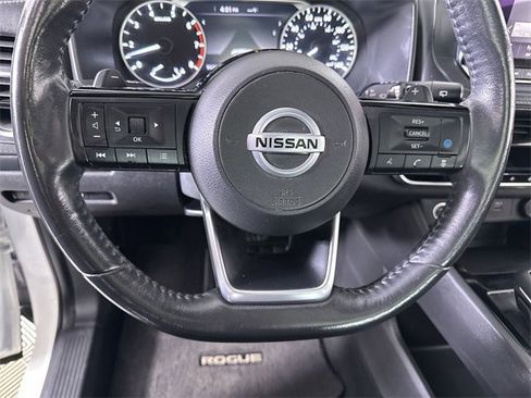 Used 2021 Nissan Rogue SV w/ Premium Package image 11