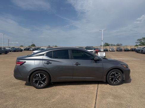 Used 2024 Nissan Sentra SV image 23