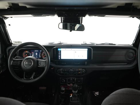 Used 2025 Jeep Wrangler Unlimited Rubicon w/ Convenience Group AWD/4WD image 13