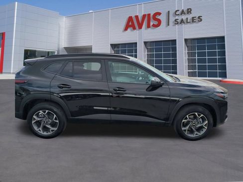 Used 2025 Chevrolet Trax LT w/ LT Convenience Package FWD image 5