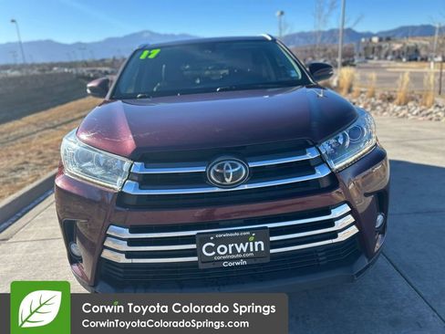 Used 2017 Toyota Highlander Limited image 4