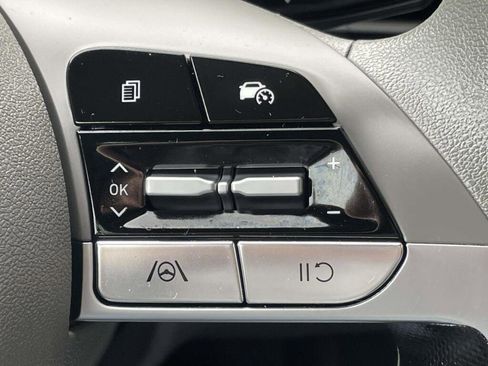 Used 2024 Hyundai Elantra SEL FWD image 31