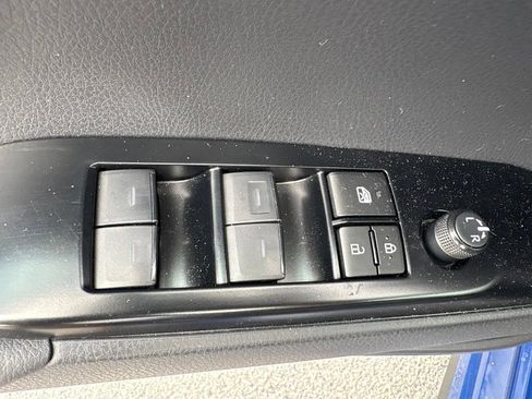 Used 2025 Toyota Camry SE FWD image 17