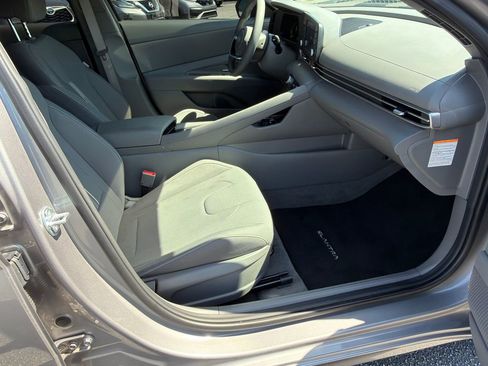 Used 2025 Hyundai Elantra Hybrid w/ Cargo Package FWD image 13