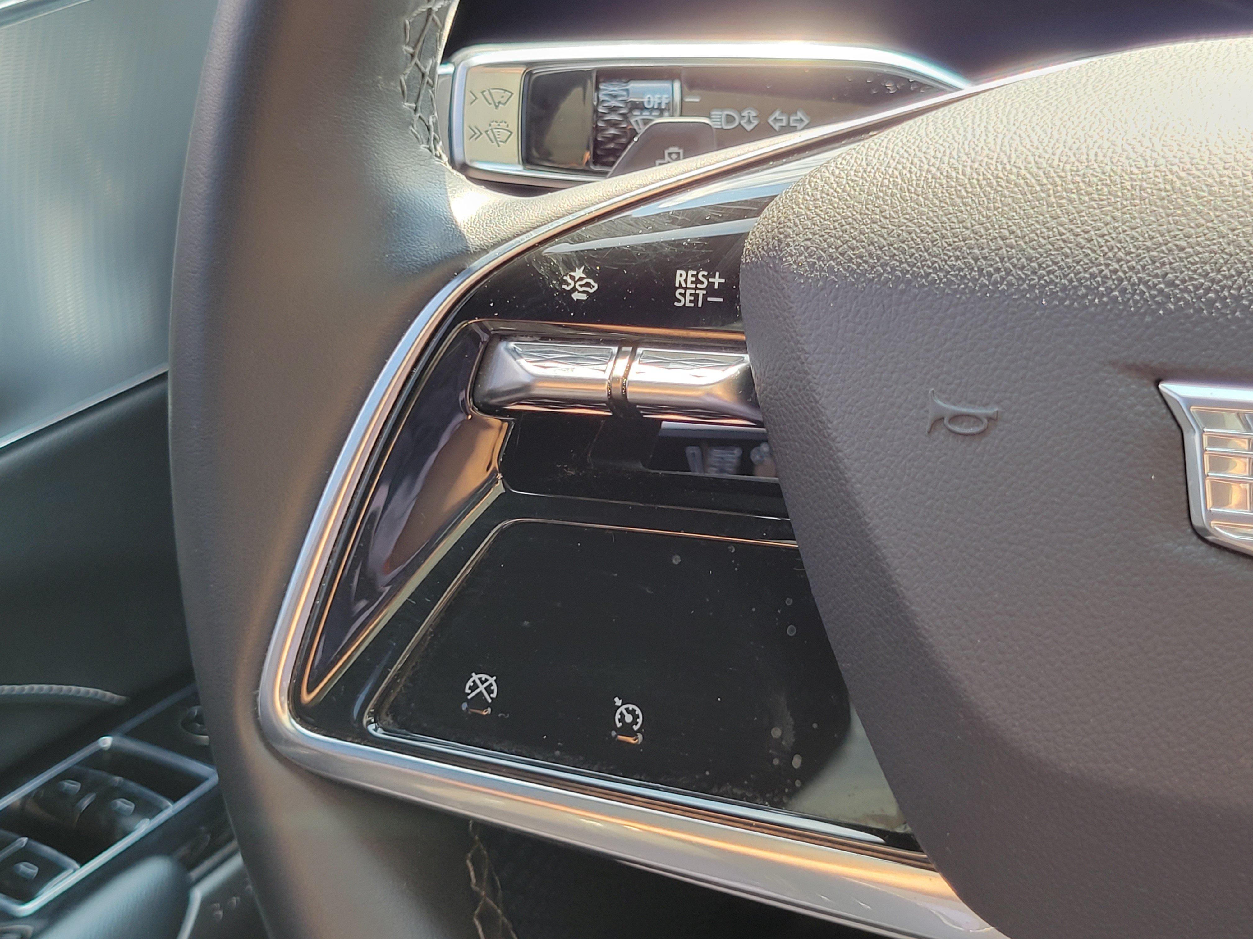 Used 2024 Cadillac Lyriq Tech RWD image 12