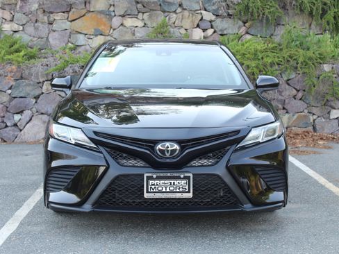 Used 2020 Toyota Camry SE FWD image 3
