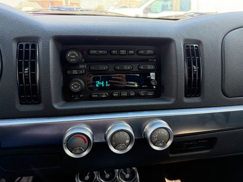 Used 2004 Chevrolet SSR w/ Preferred Equipment Group image 14