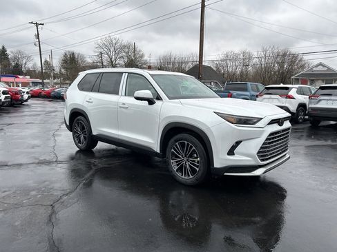 New 2026 Toyota Grand Highlander MAX Platinum image 3