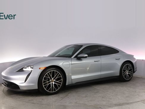 Used 2022 Porsche Taycan RWD image 18