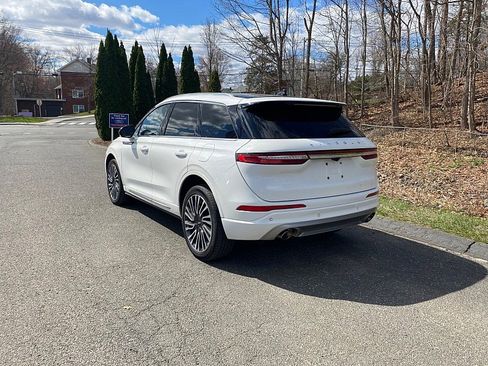 Used 2022 Lincoln Corsair AWD w/ Premium Package image 6