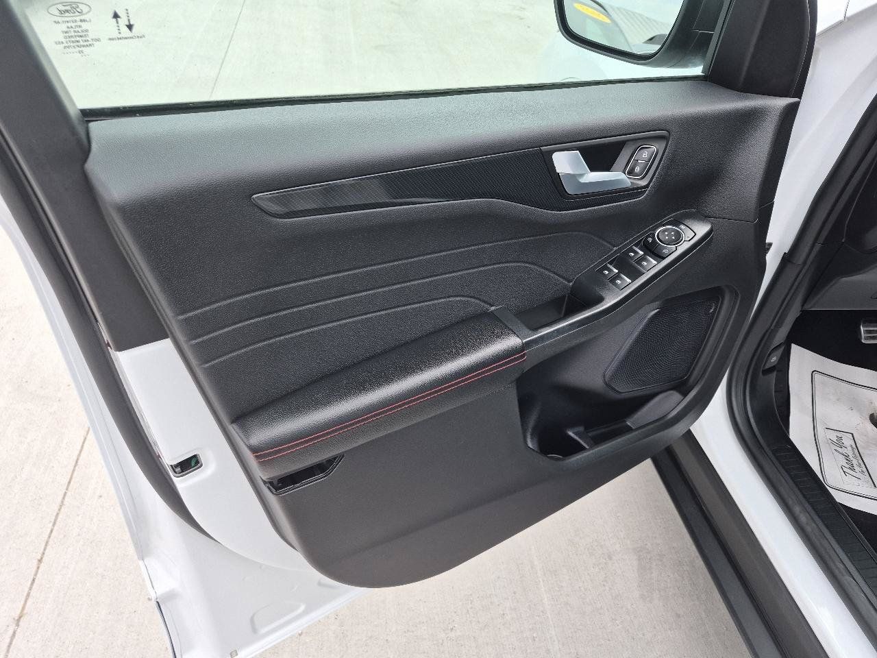 Used 2023 Ford Escape ST-Line AWD/4WD image 16