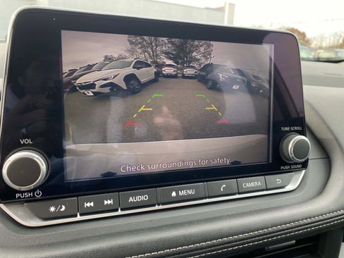 Used 2024 Nissan Rogue S image 12