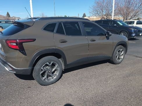 Used 2024 Chevrolet Trax LT w/ Sunroof Package image 7