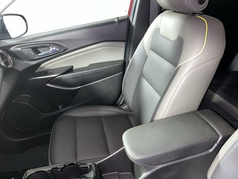 Used 2024 Chevrolet Trax ACTIV w/ Sunroof Package FWD image 25
