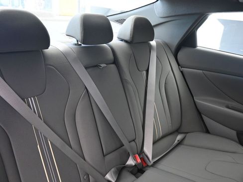 Used 2025 Hyundai Elantra SEL image 14