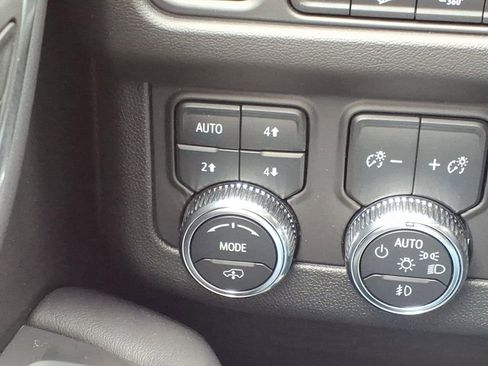 Used 2024 GMC Yukon AT4 image 21