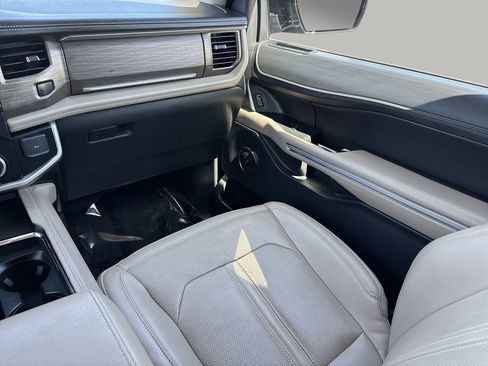 Used 2024 Ford Expedition Limited RWD image 16