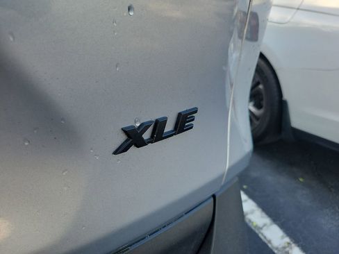 Used 2022 Toyota RAV4 XLE Premium image 16