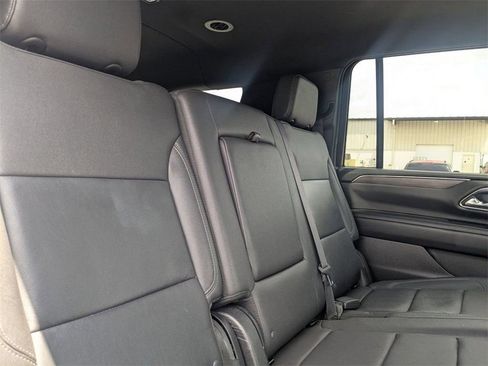 Used 2023 Chevrolet Suburban LT RWD image 31