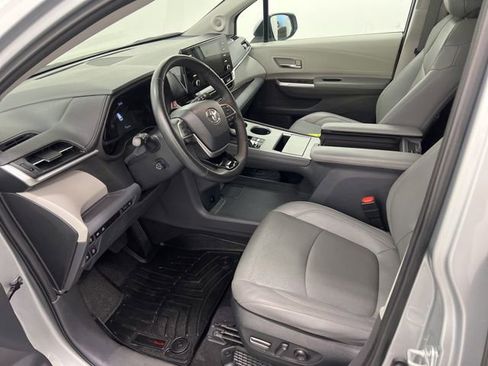 Certified 2023 Toyota Sienna Limited AWD/4WD image 13