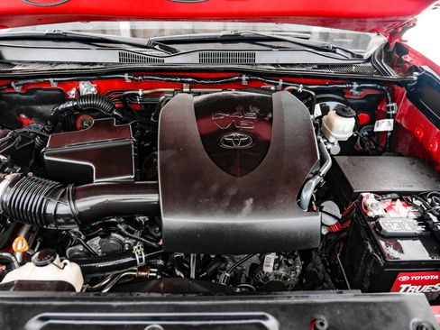 Used 2018 Toyota Tacoma TRD Sport w/ Technology Package image 45