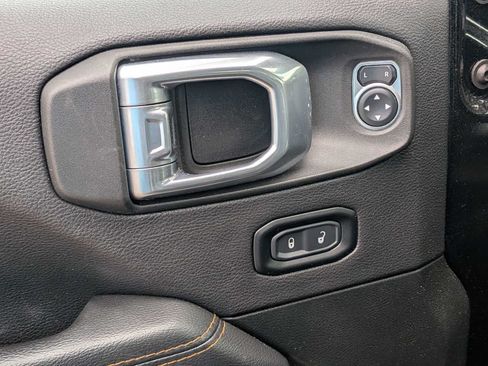 Used 2021 Jeep Wrangler Unlimited Sahara AWD/4WD image 12
