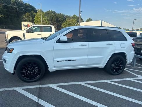 Used 2020 Jeep Grand Cherokee Altitude RWD image 2