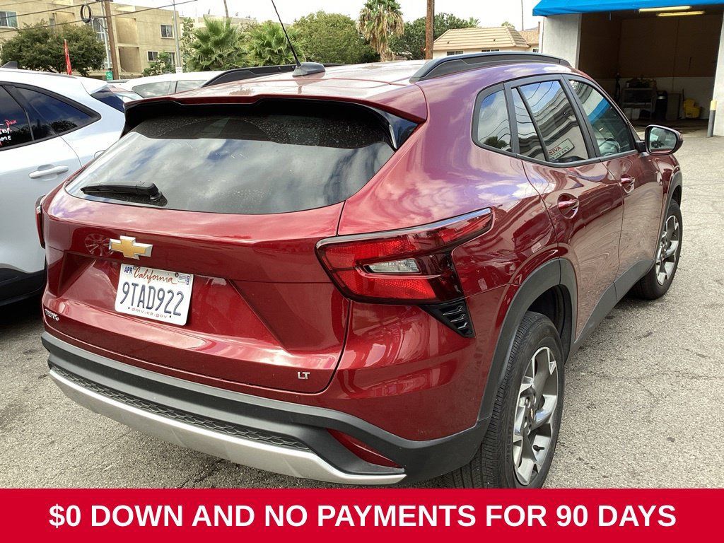 Used 2025 Chevrolet Trax LT w/ LT Convenience Package FWD image 5