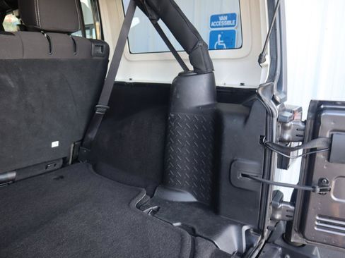 Used 2017 Jeep Wrangler Unlimited Rubicon w/ Cold Weather Group AWD/4WD image 58