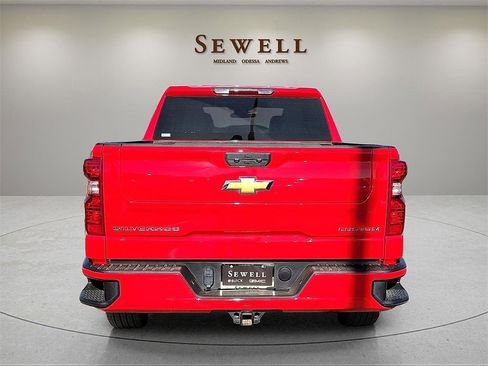 Used 2024 Chevrolet Silverado 1500 Custom image 4