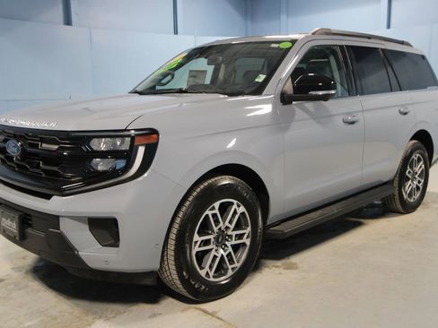 Used 2025 Ford Expedition Active image 34